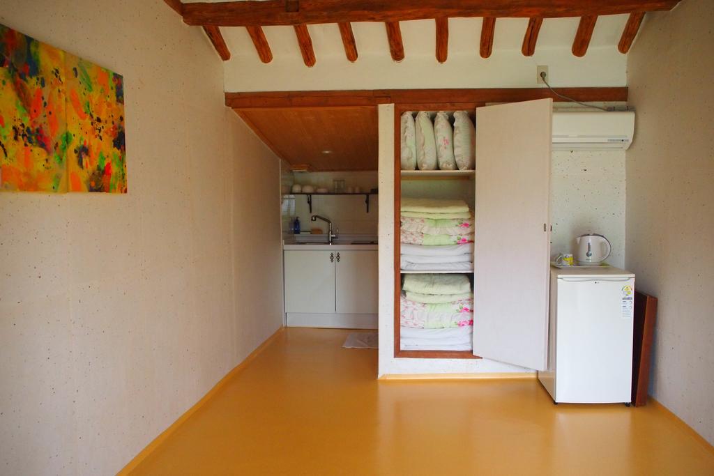 Floral Space Hanok Guesthouse Гиеонгджу Екстериор снимка