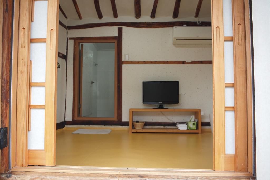 Floral Space Hanok Guesthouse Гиеонгджу Екстериор снимка