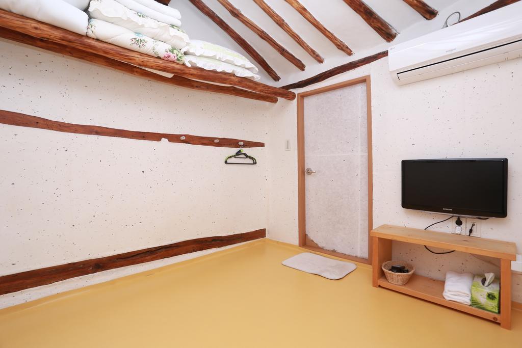 Floral Space Hanok Guesthouse Гиеонгджу Екстериор снимка
