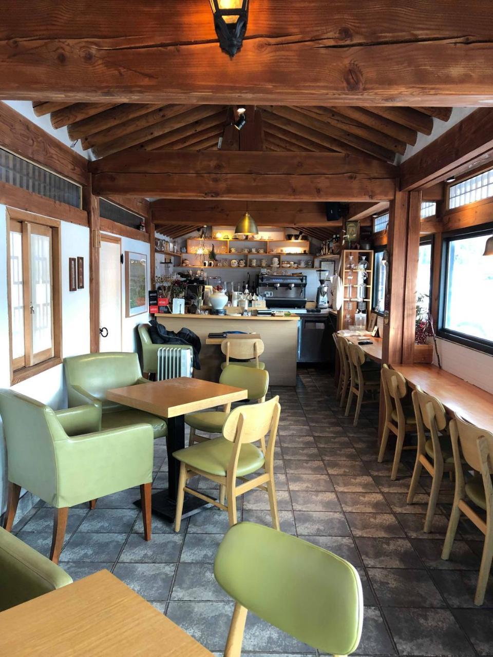 Floral Space Hanok Guesthouse Гиеонгджу Екстериор снимка