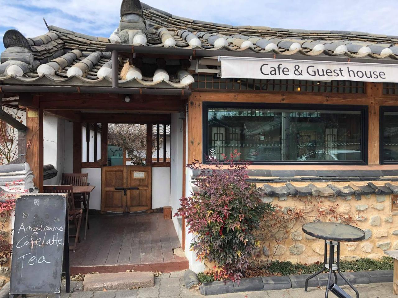 Floral Space Hanok Guesthouse Гиеонгджу Екстериор снимка