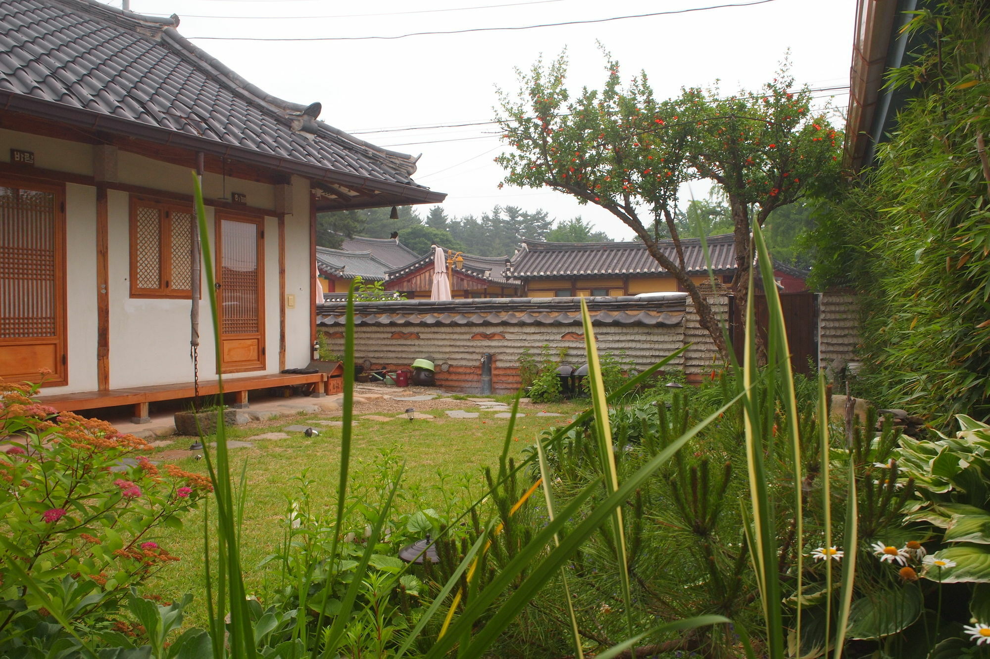 Floral Space Hanok Guesthouse Гиеонгджу Екстериор снимка