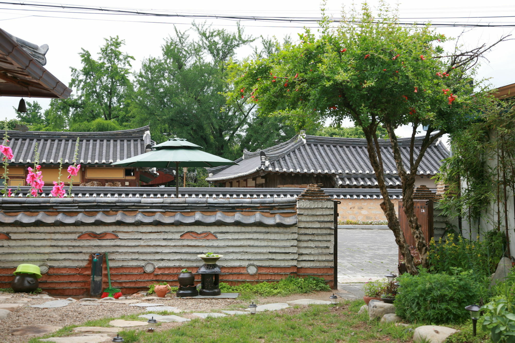 Floral Space Hanok Guesthouse Гиеонгджу Екстериор снимка