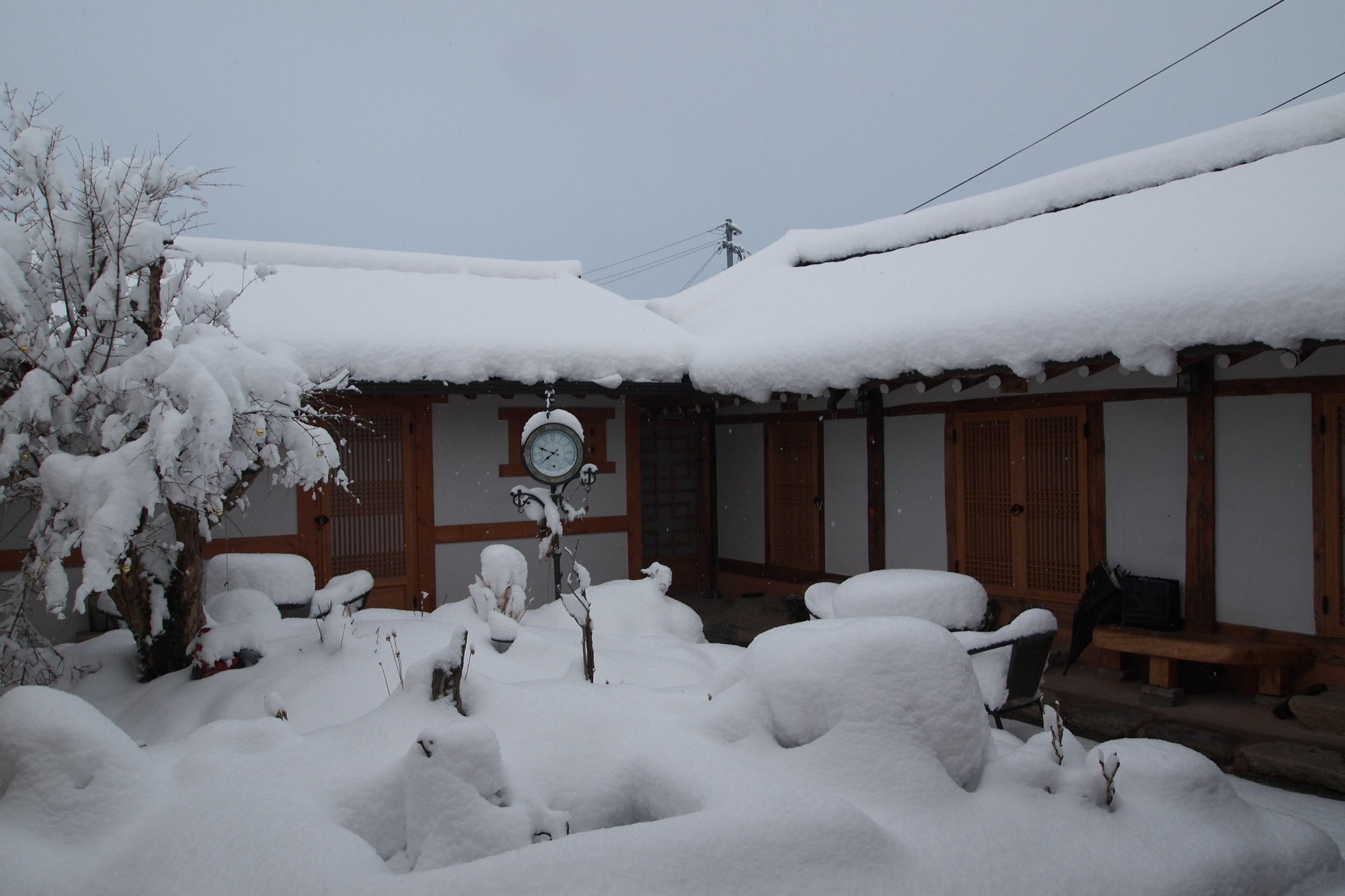 Floral Space Hanok Guesthouse Гиеонгджу Екстериор снимка