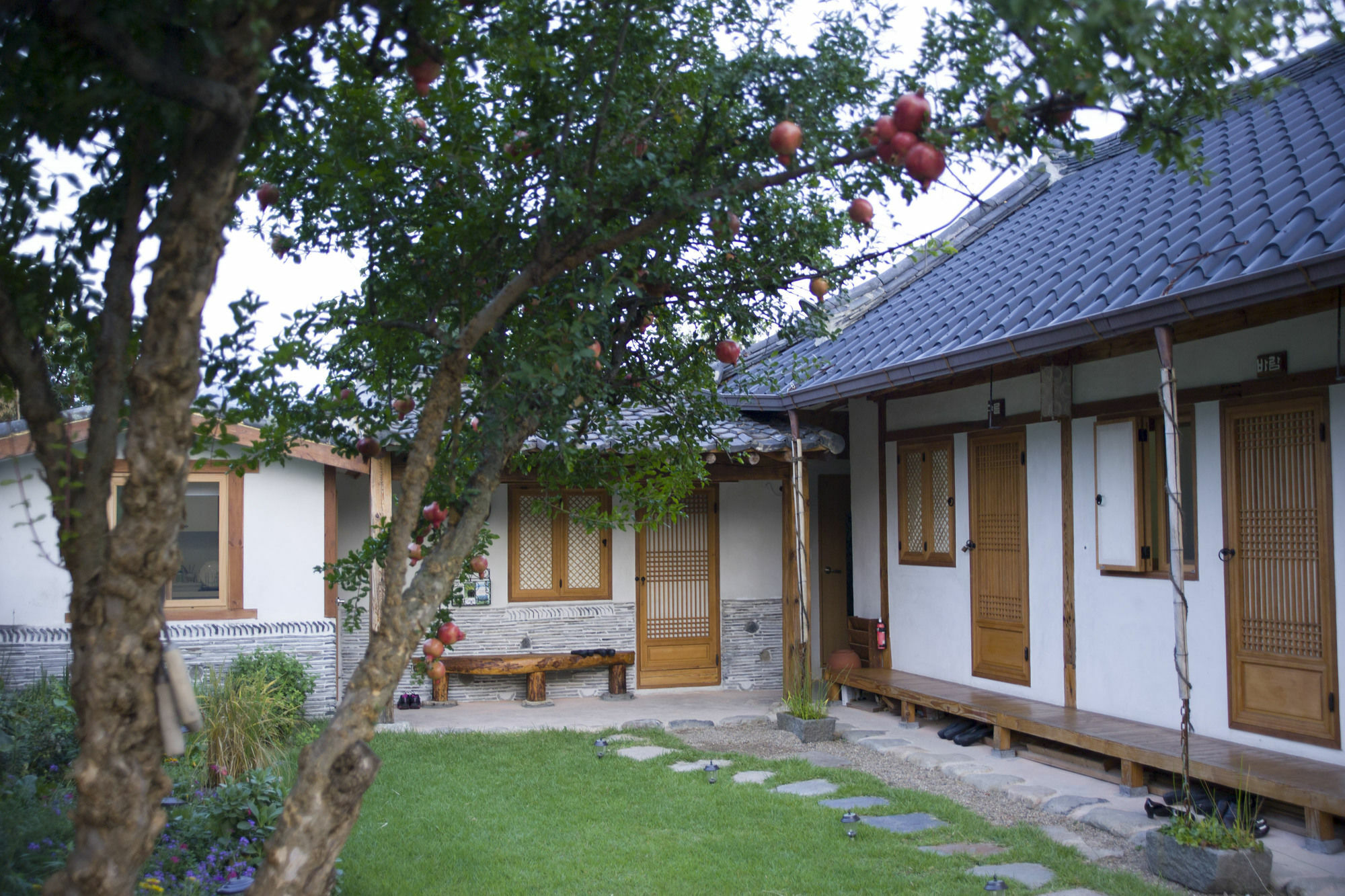 Floral Space Hanok Guesthouse Гиеонгджу Екстериор снимка